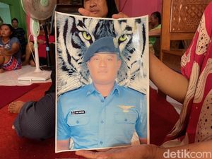 Menanti Fakta Kematian Anaknya, Ibu TKI Kamboja Asal Banyuwangi Gelar Tahlilan Menanti Fakta Kematian Anaknya, Ibu TKI Kamboja Asal Banyuwangi Gelar Tahlilan