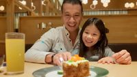 Manisnya Momen Samuel Rizal Makan Dessert Bareng Putrinya