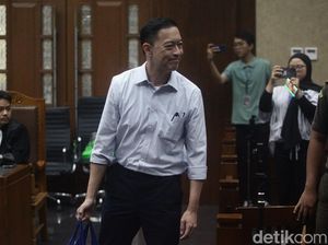 Senyum Tom Lembong Saat Jalani Sidang Lanjutan Senyum Tom Lembong Saat Jalani Sidang Lanjutan