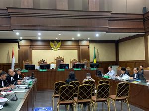 Jadi Tersangka Suap Migor, Hakim Anggota Kasus Tom Lembong Diganti