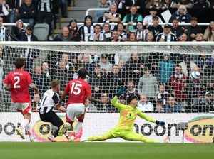 Newcastle Vs MU: The Magpies Gasak Setan Merah 4-1 Newcastle Vs MU: The Magpies Gasak Setan Merah 4-1