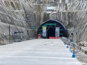 5 Potret Terowongan Pertama di Kalimantan yang Hampir Rampung 5 Potret Terowongan Pertama di Kalimantan yang Hampir Rampung