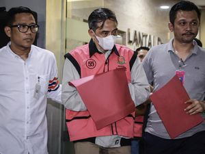 Tiga Hakim Pemberi Vonis Lepas Korupsi Migor Berbaju Tahanan Kejagung