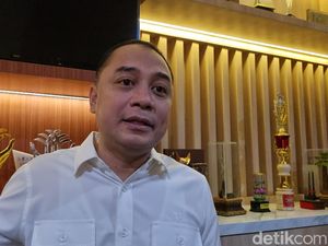 Walkot Eri Tegaskan Perusahaan di Surabaya Larang Tahan Ijazah Karyawan Walkot Eri Tegaskan Perusahaan di Surabaya Larang Tahan Ijazah Karyawan