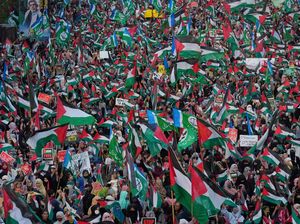 Dampak Positif dan Negatif Jika RI Terima 1.000 Pengungsi Palestina Menurut Pakar UGM Dampak Positif dan Negatif Jika RI Terima 1.000 Pengungsi Palestina Menurut Pakar UGM