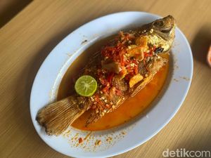 Warung Saco: Ada Soto Betawi Merah dan Pecak Nila yang Pedas Segar Warung Saco: Ada Soto Betawi Merah dan Pecak Nila yang Pedas Segar