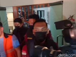Bule AS yang Ngamuk di Klinik Dideportasi-Korban Penipuan Kos Bertambah Bule AS yang Ngamuk di Klinik Dideportasi-Korban Penipuan Kos Bertambah