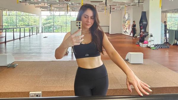 5 Potret Wulan Guritno Pamer Gaya Sporty di Usia 44 Tahun