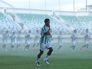 Cedera, Abduh Lestaluhu Terancam Absen Bela PSS Lawan Dewa United Cedera, Abduh Lestaluhu Terancam Absen Bela PSS Lawan Dewa United