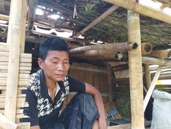 Pria di Pandeglang Tinggal di Gubuk Mirip Kandang Kambing, Kelurahan Telusuri