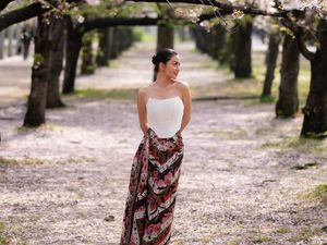 7 Gaya Ariel Tatum Padu Padan Kain Batik Pemotretan di Taman Sakura Jepang 7 Gaya Ariel Tatum Padu Padan Kain Batik Pemotretan di Taman Sakura Jepang