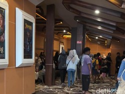 Antusias Warga Sambut Kehadiran Bioskop di Wonosari, Antrean Langsung Panjang
