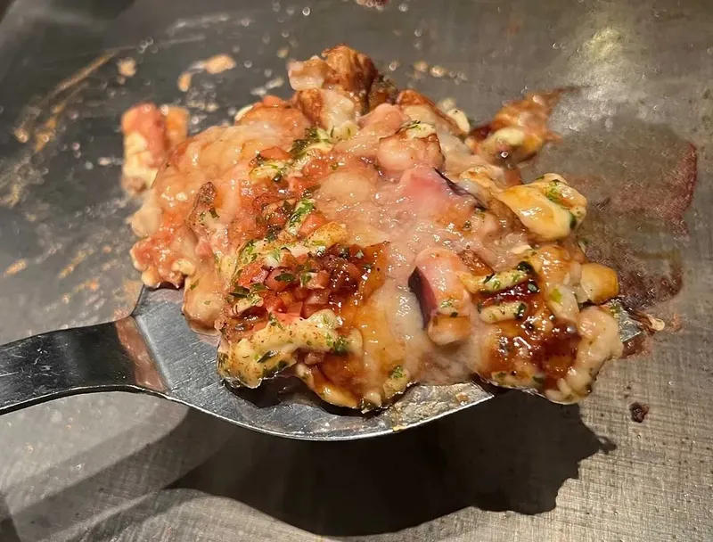 Bukan Bulat, Takoyaki Viral di Jepang Ini Bentuknya Gepeng!