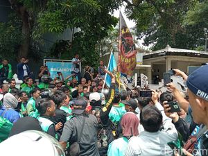 Driver Ojol Demo di Depan Balkot Cirebon, Ini Tuntutannya
