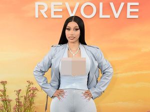 Foto: Gaya Cardi B di Coachella Viral Setelah Jalani Operasi Bokong Foto: Gaya Cardi B di Coachella Viral Setelah Jalani Operasi Bokong