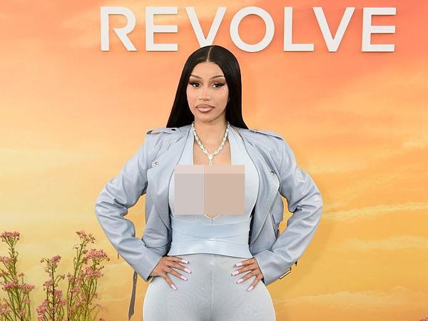 Foto: Gaya Cardi B di Coachella Viral Setelah Jalani Operasi Bokong