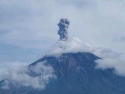 Gunung Semeru Erupsi 3 Kali, Semburkan Abu Vulkanik Sejauh 1.000 Meter
