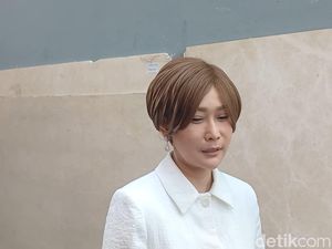 Inul Daratista dan Kegemaran Pakai Rambut Palsu Inul Daratista dan Kegemaran Pakai Rambut Palsu