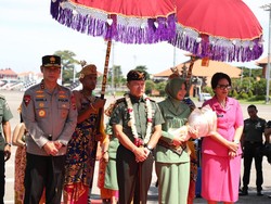 Kapolda Bali Sambut Pangdam Udayana yang Baru di Lanud Ngurah Rai