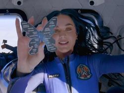Katy Perry Wisata 11 Menit ke Luar Angkasa