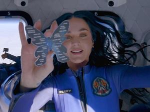 Heboh, Penerbangan Katy Perry ke Luar Angkasa Dicurigai Bohong Heboh, Penerbangan Katy Perry ke Luar Angkasa Dicurigai Bohong