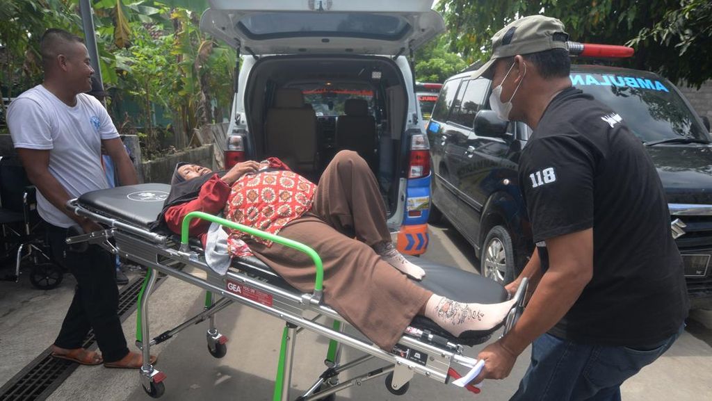 127 Warga Klaten Keracunan Massal Usai Acara Wayangan 127 Warga Klaten Keracunan Massal Usai Acara Wayangan