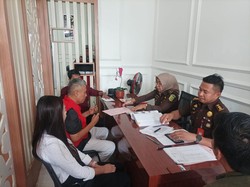 Tersangka Kasus Uang Palsu UIN Makassar Annar Sampetoding Diserahkan ke Jaksa