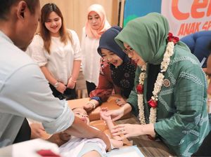 Dharma Wanita Persatuan Kemensos Gelar Khitan Massal di Malang