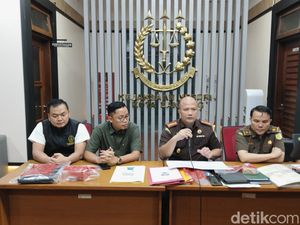 Imbas Kasus Korupsi Rp 86,2 M, Rumah Eks Dirut BUMD Jabar Digeledah Imbas Kasus Korupsi Rp 86,2 M, Rumah Eks Dirut BUMD Jabar Digeledah