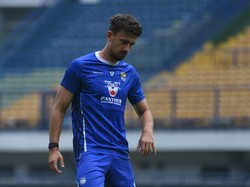 Trofi Pertama yang Spesial untuk Mateo Kocijan