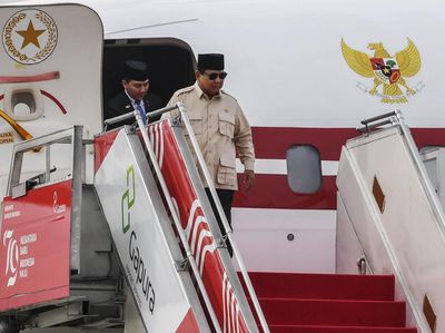 Momen Prabowo Tiba di Tanah Air Usai Lawatan ke Timur Tengah