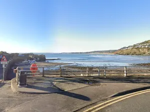 Teror Geng Bertopeng di Pantai Skotlandia, 4 Remaja Babak Belur