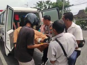 Bercanda Saat Naik Motor, Biker di Lamongan Tewas Tabrak Truk
