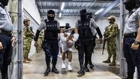 Penampakan Anggota Gangster yang Dideportasi AS ke Penjara El Salvador