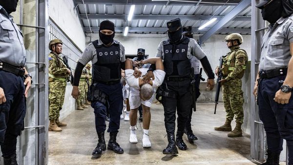 Penampakan Anggota Gangster yang Dideportasi AS ke Penjara El Salvador