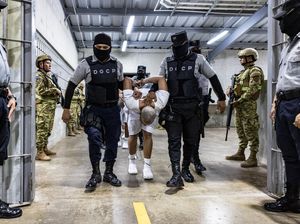 Penampakan Anggota Gangster yang Dideportasi AS ke Penjara El Salvador Penampakan Anggota Gangster yang Dideportasi AS ke Penjara El Salvador