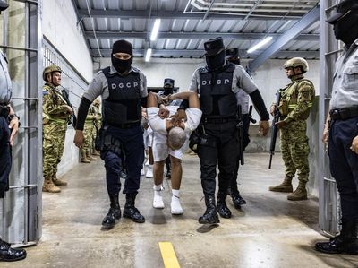 Penampakan Anggota Gangster yang Dideportasi AS ke Penjara El Salvador