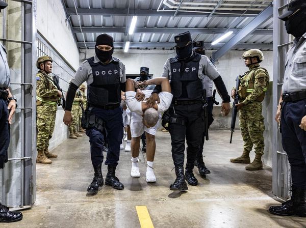 Penampakan Anggota Gangster yang Dideportasi AS ke Penjara El Salvador