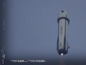 Melihat Momen Blue Origin 11 Menit Bawa 6 Penumpang ke Luar Angkasa Melihat Momen Blue Origin 11 Menit Bawa 6 Penumpang ke Luar Angkasa