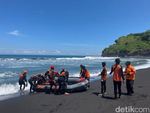 Setelah Seminggu Berusaha, Pencarian Wisatawan Terseret Ombak Pantai Bambang Dihentikan Setelah Seminggu Berusaha, Pencarian Wisatawan Terseret Ombak Pantai Bambang Dihentikan