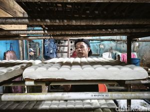 Perajin Tahu Cemas Harga Kedelai Meroket Imbas Kebijakan Impor AS Perajin Tahu Cemas Harga Kedelai Meroket Imbas Kebijakan Impor AS