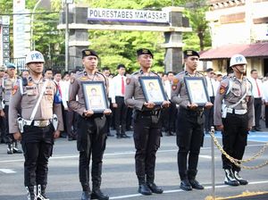 3 Polisi di Makassar Dipecat Tidak Hormat gegara Terima Suap Narkoba-Desersi 3 Polisi di Makassar Dipecat Tidak Hormat gegara Terima Suap Narkoba-Desersi