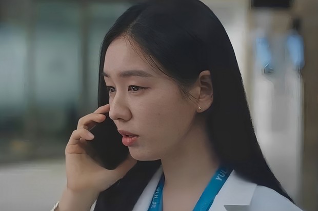 Potret Ahn Eun Jin di drama 'Resident Playbook'