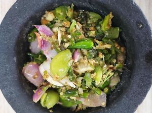 Resep Sambal Cabe dan Tomat Hijau, Pedas Segar Penambah Selera Makan Resep Sambal Cabe dan Tomat Hijau, Pedas Segar Penambah Selera Makan
