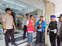 18 Jukir Liar di 16 Titik Toko Modern Surabaya Ditertibkan