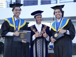 Si Kembar Rasyid-Risyad Kuliah di Jurusan Sama hingga Wisuda Bareng di ITS