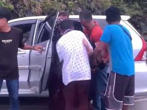 Viral Korban Kecelakaan Pura-pura Dievakuasi, Lalu Ditinggal di Rumah Kosong Viral Korban Kecelakaan Pura-pura Dievakuasi, Lalu Ditinggal di Rumah Kosong