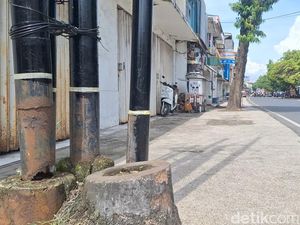 Tiang Listrik Keropos di Simpang Lima Ampenan, Warga Mataram Resah Tiang Listrik Keropos di Simpang Lima Ampenan, Warga Mataram Resah