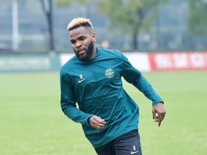 Pesepakbola Asal Gabon Meninggal Dunia Usai Jatuh dari Lantai 11 Apartemen Pesepakbola Asal Gabon Meninggal Dunia Usai Jatuh dari Lantai 11 Apartemen