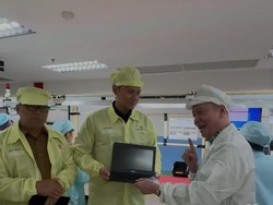 AHY Kunjungi Pabrik Ponsel-Laptop di Riau yang Serap 7.000 Pekerja